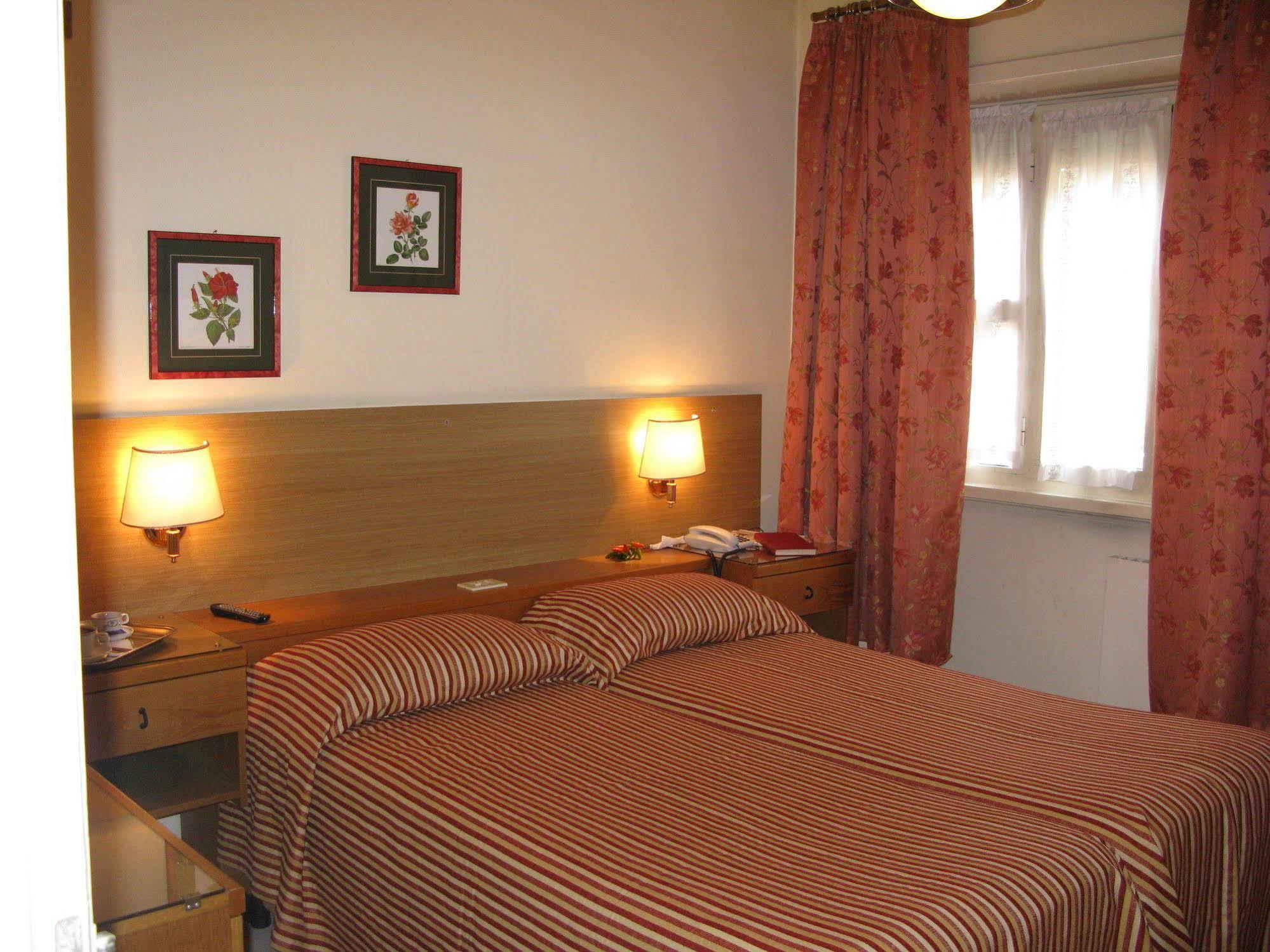 רומא York Hotel מראה חיצוני תמונה